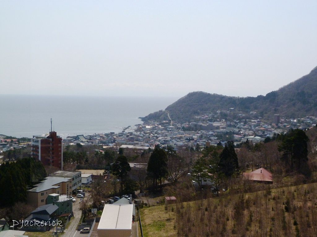 Subiendo por el teleférico, Hakodate (150412) by D'Jackerick