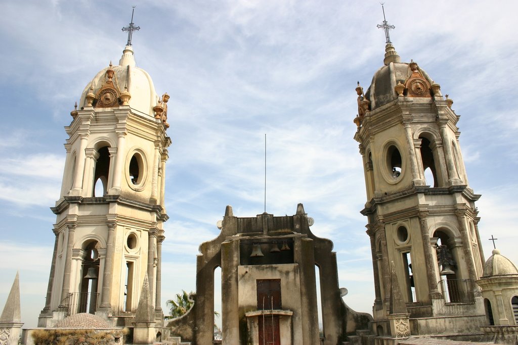 Torres del santuario (foto Lay) by Francesco Lay