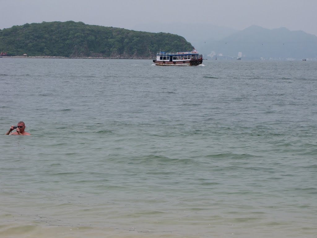 Vĩnh Nguyên, NHA Trang, Khanh Hoa Province, Vietnam by Victor Sokolov