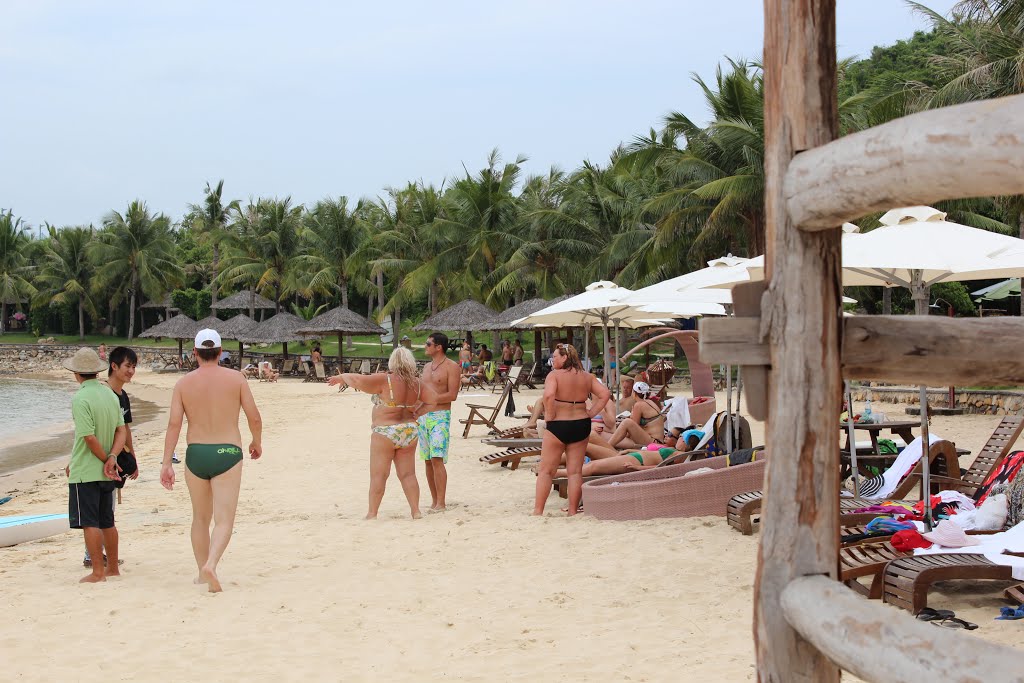 Vĩnh Nguyên, NHA Trang, Khanh Hoa Province, Vietnam by Victor Sokolov