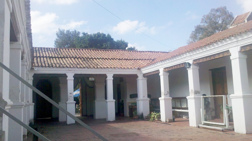 Interior Museo - Campo Santo - Gral. Guemes by José Luis Fernández