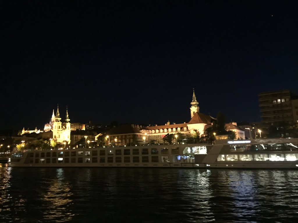 Budapest, Víziváros, Hungary by kacper sawicz