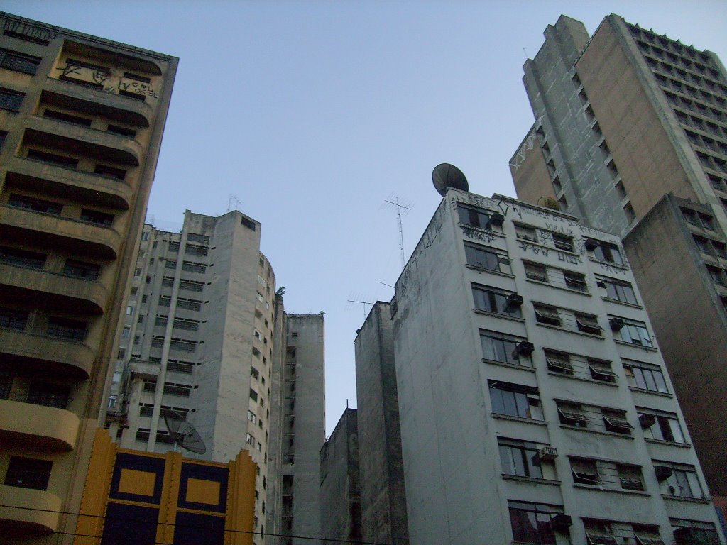 Prédios antigos na Av. São João by Yuri Alexandre