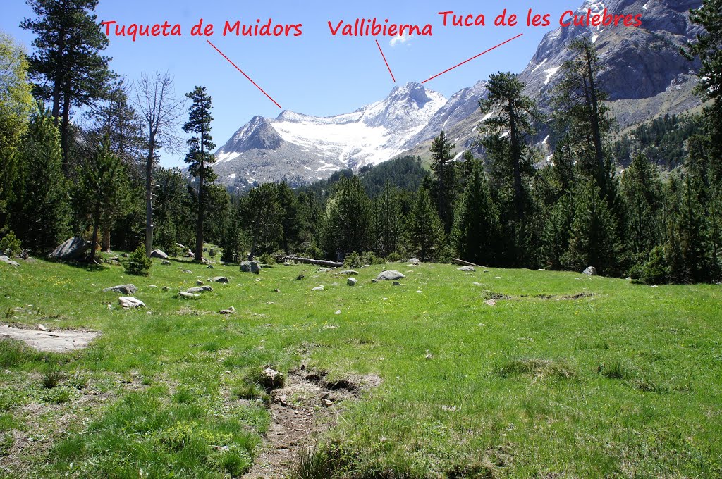 Pico Vallibierna. by La Casa del Chiflón