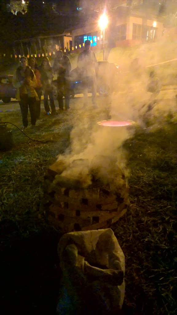 Queima de Raku na praça do ICCC (instituto cultural da cerâmica de cunha) by Filipe Guido Silva