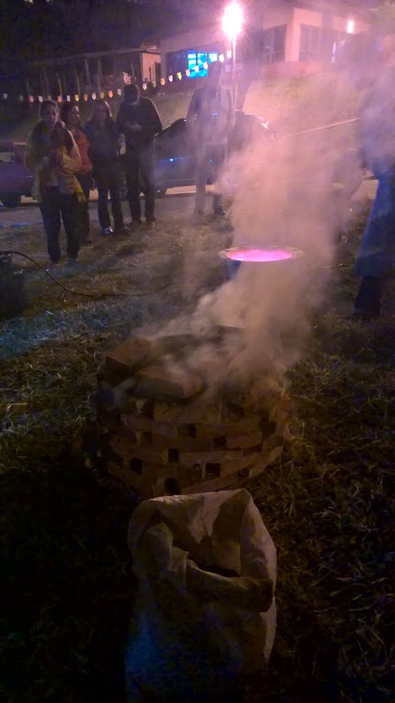 Queima de Raku na praça do ICCC (instituto cultural da cerâmica de cunha) by Filipe Guido Silva