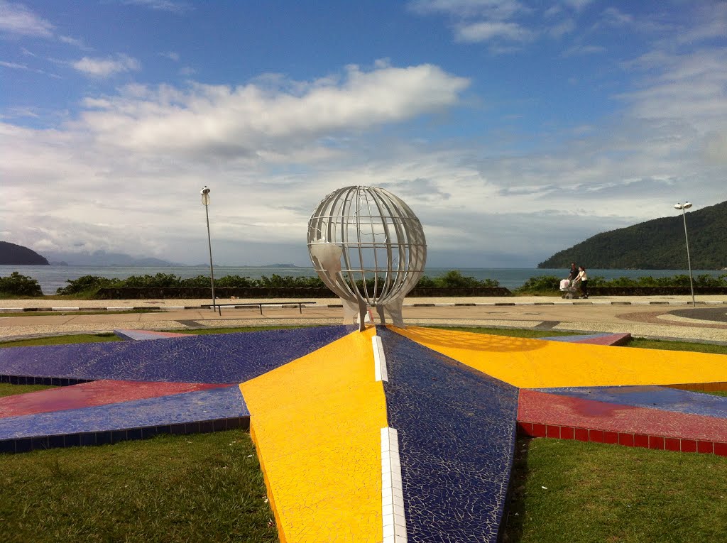 Centro, Ubatuba - SP, Brazil by Nilson Kabuki