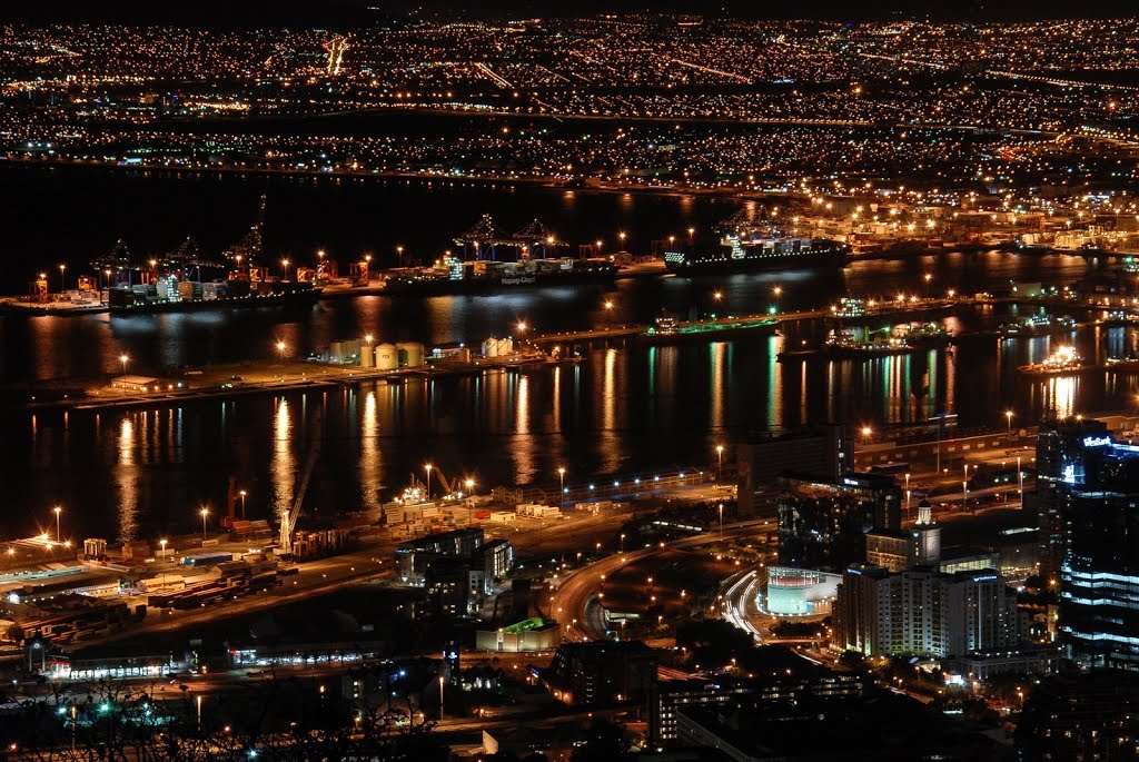 Signal Hill, Cape Town, 8001, South Africa by Vic Duggan