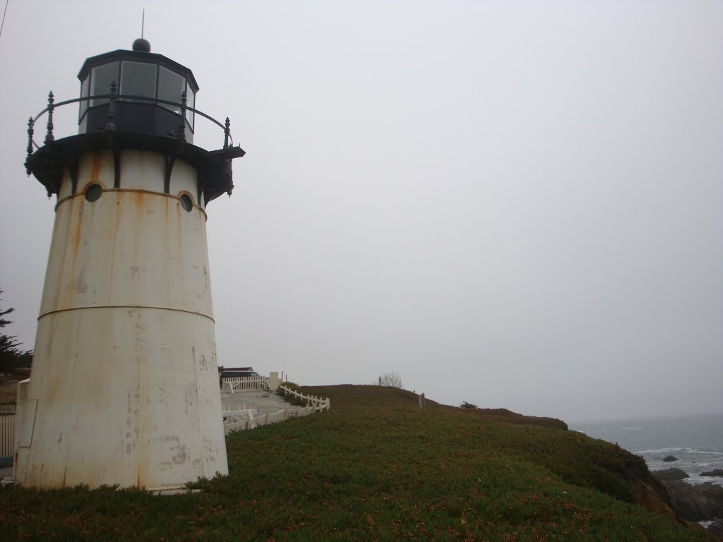 Montara lighthouse by gbraggin