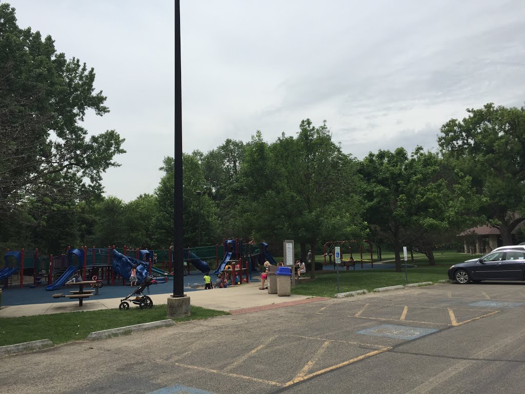 Park on the Riverwalk Down Town Naperville by boglel