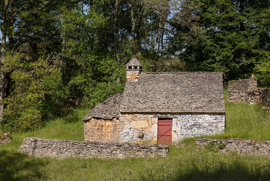 Maison de Dordogne. by jean-pierre souvré