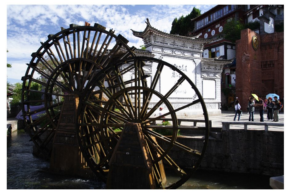 Lijiang Ancient Town Entrance 麗江古城入口 by Benjamin K