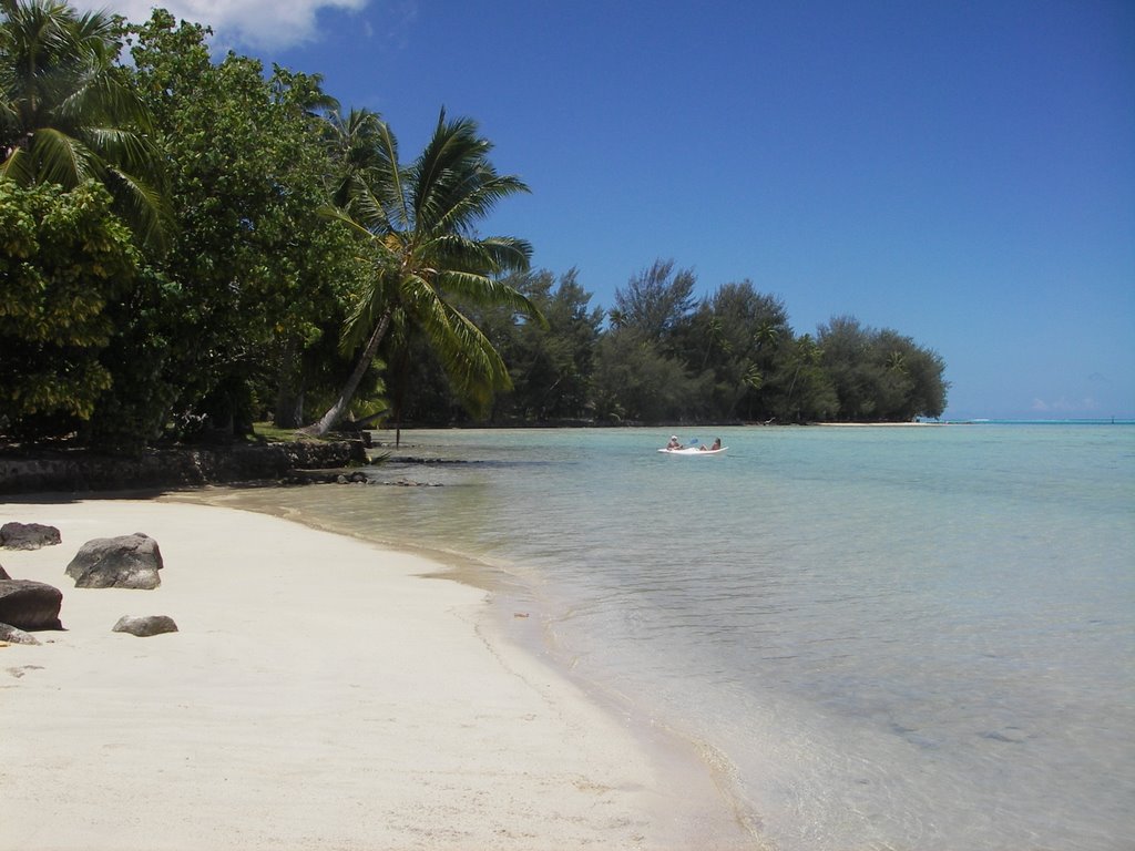 Plage deserte by Nathalie