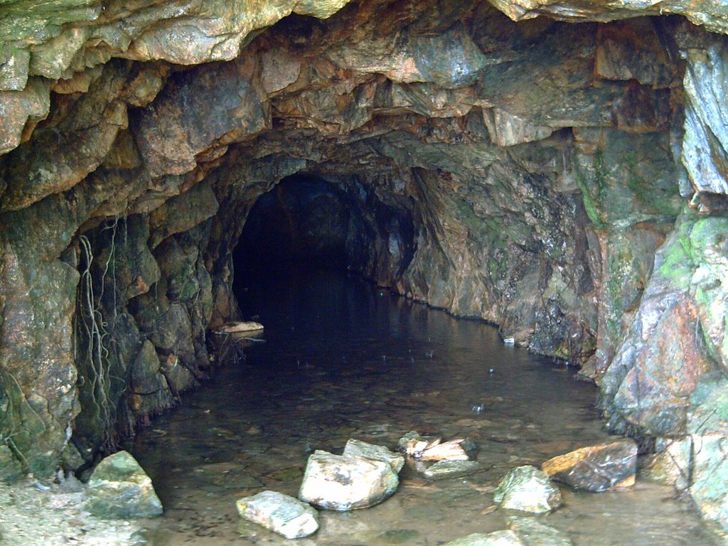 Kamikaze grotto, near Sok Kwu Wan on Lamma 6 by Derek B