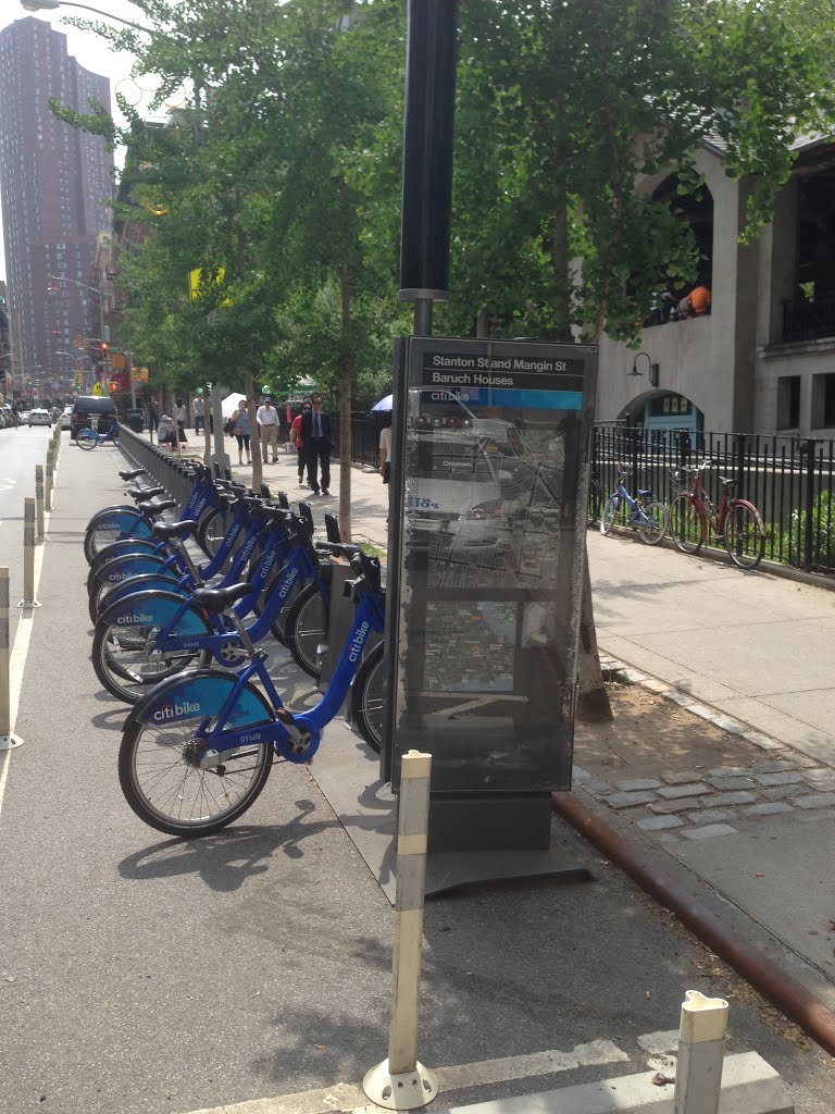 Stanton and Mangin St citibike by rogerking