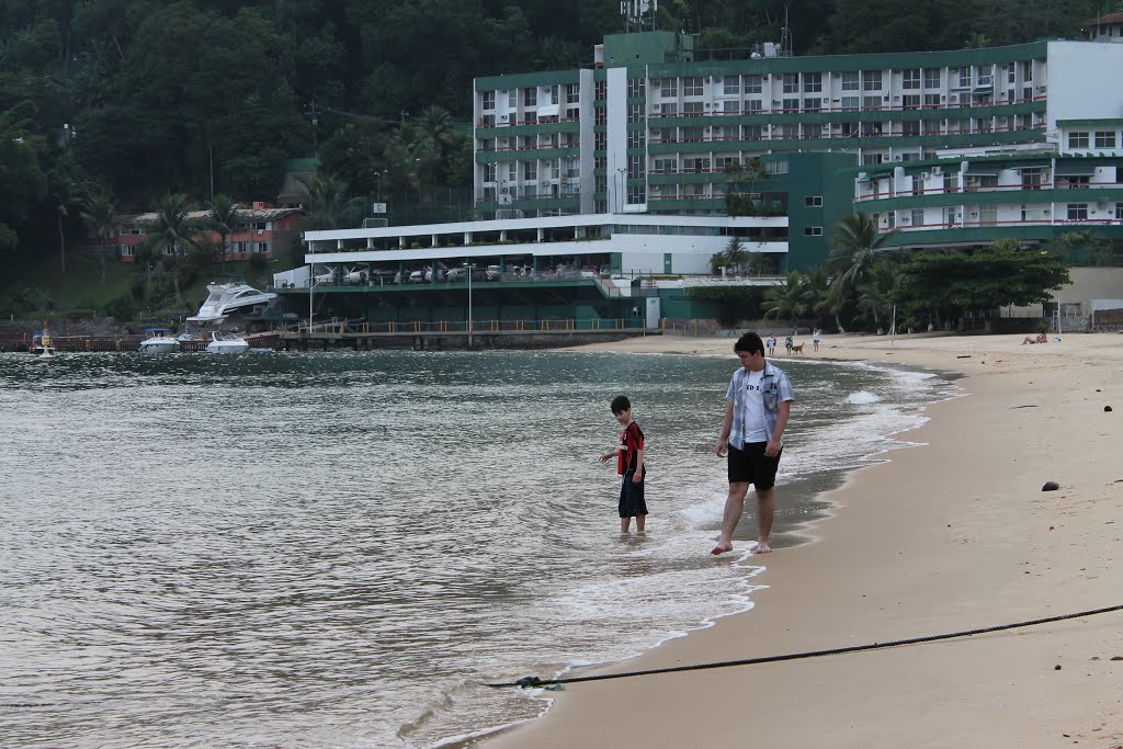 Praia Grande, Angra dos Reis - RJ, Brazil by Thiago Bergo