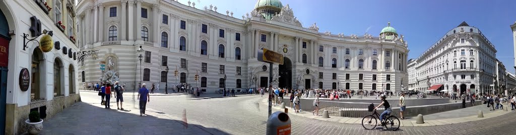 Michaelerplatz Wien by Svetislav Vucovic