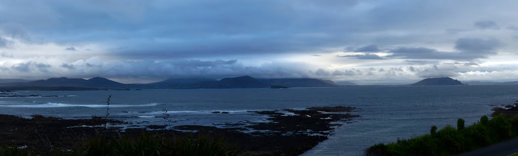 White Strand Bay by arctic-traveller