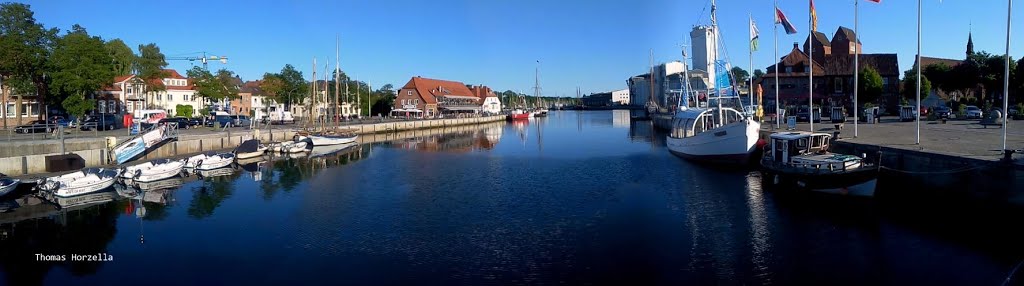 Panoramablick Hafen by Thomas Horzella