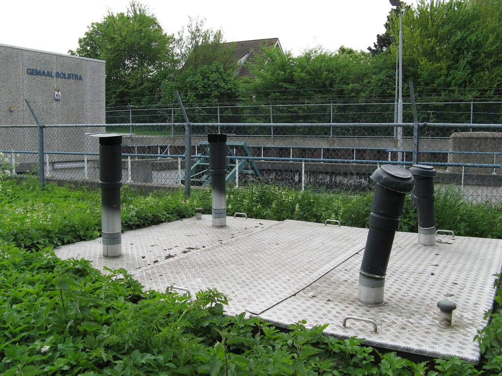 Pumping Station Bolstra at Schiphol Airport in May 2006 by Seimen Burum