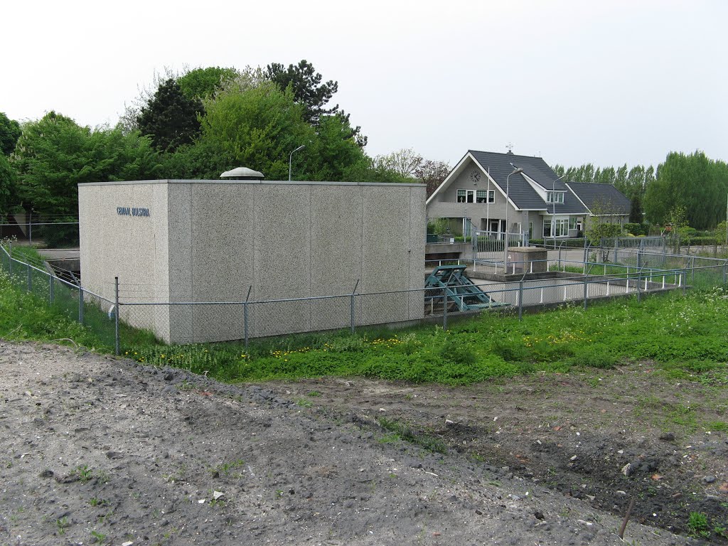 Pumping Station Bolstra at Schiphol Airport in May 2006 by Seimen Burum