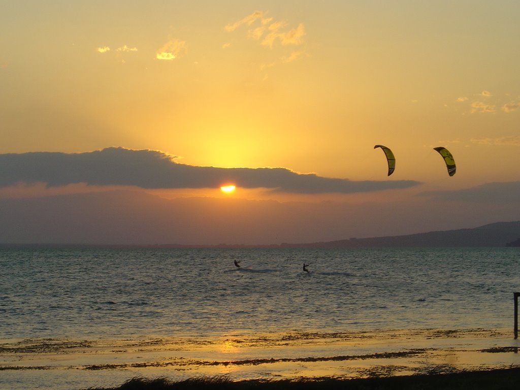 Trasimeno Surfing by mariopucci