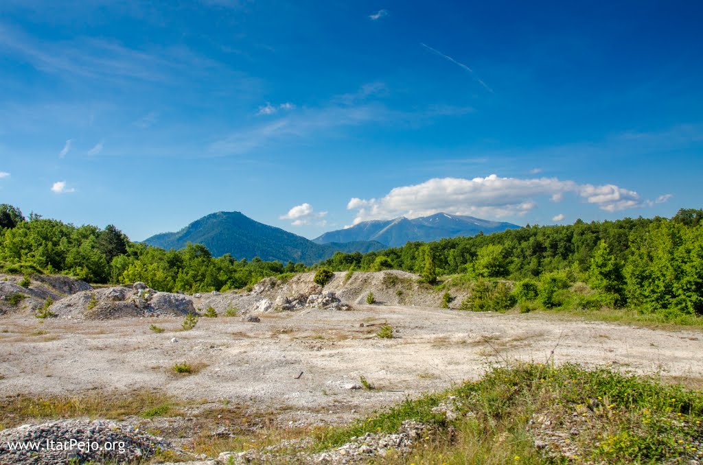 Бела земја - во атарот на село Градешница by WhereIs Macedonia