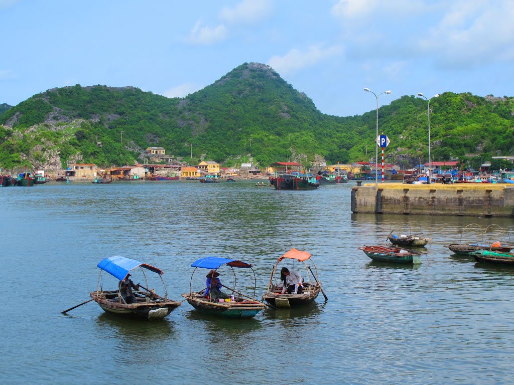 Tt. Cát Bà, Cát Hải, Hải Phòng, Vietnam by Dần Lê