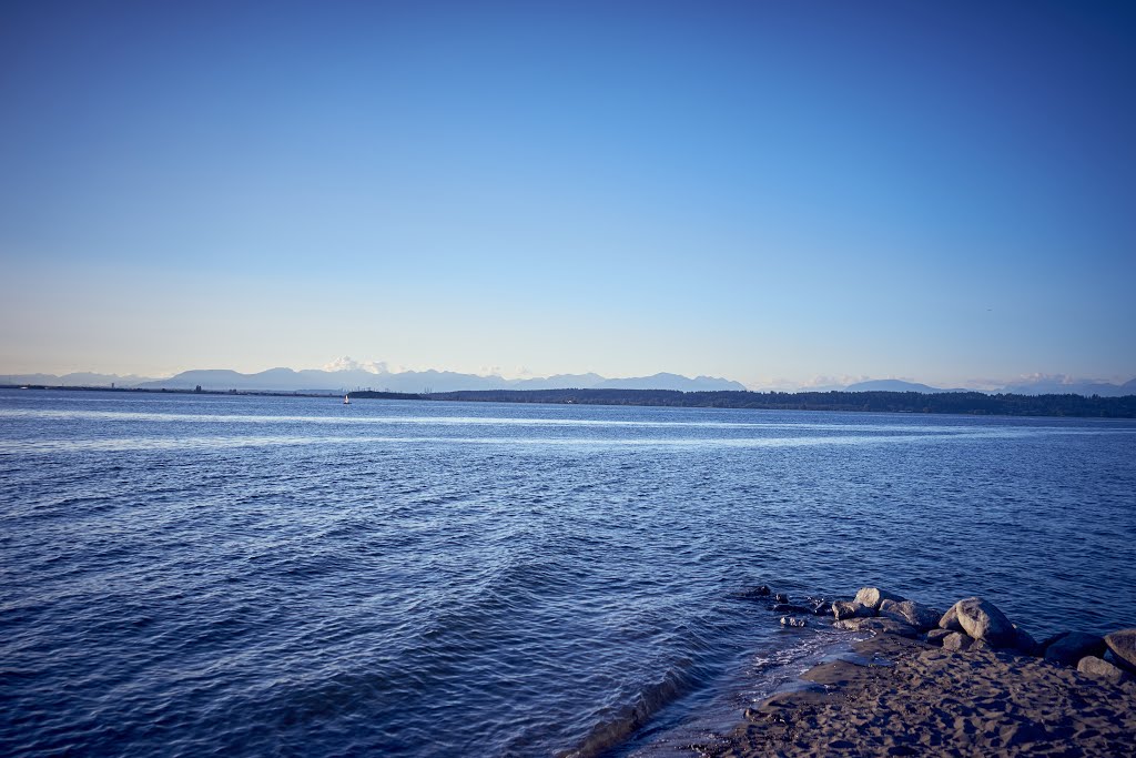 Crescent Beach - BC by Prashans Mistry