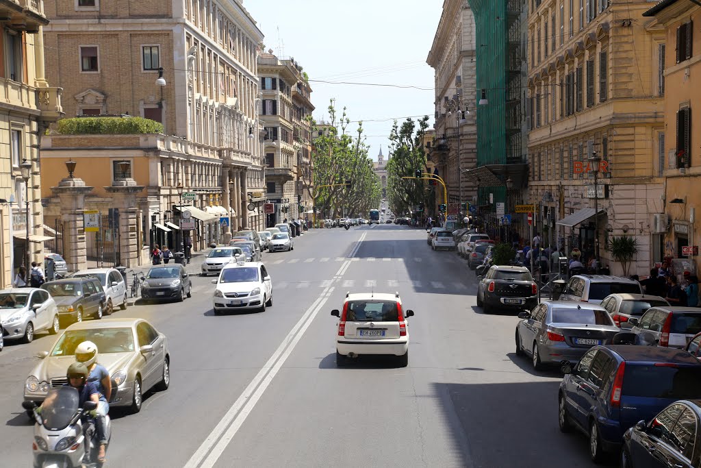 Via Merulana, Roma, Italia. by Octavio Aldea