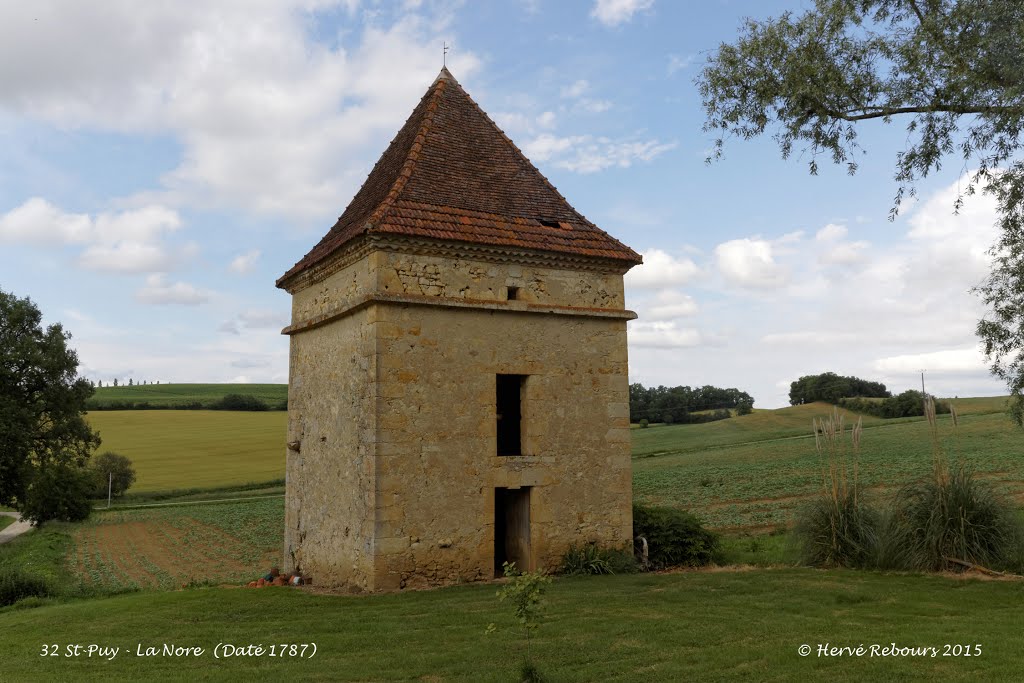 32 St-Puy - La Nore Pigeonnier by Hervé Rebours