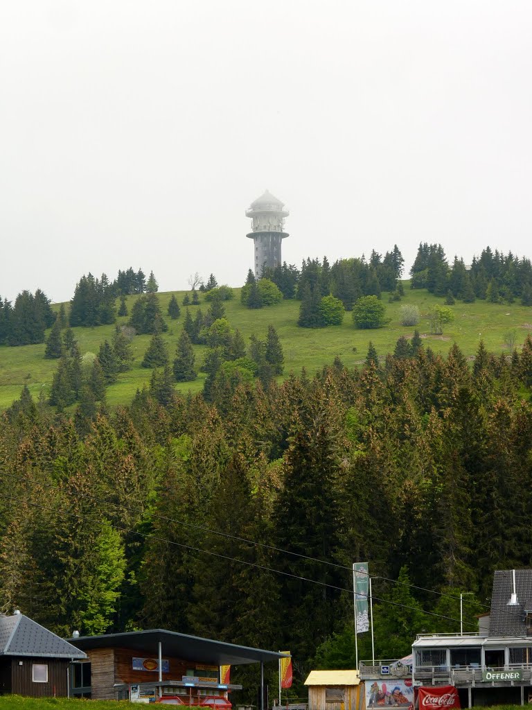 Feldbergturm, vanaf de Albweg gezien. by Pieter Klein