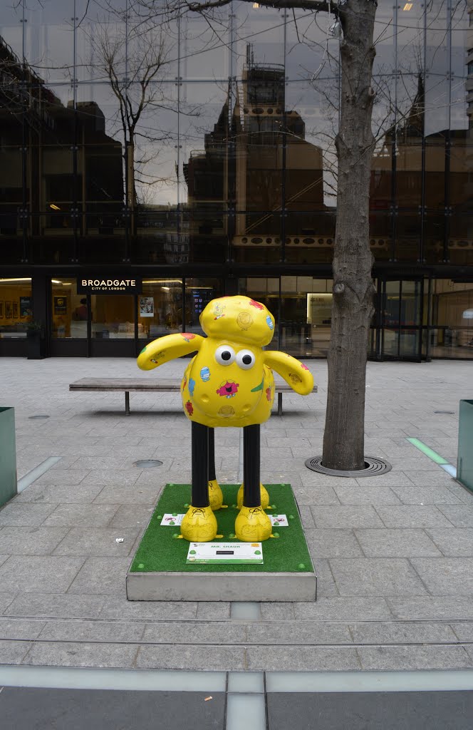 2015-04-06 Shaun 45 Mr Shaun AT Finsbury Avenue Square DESIGN Mr. Men Little Miss SPONSOR Broadgate City of London EC2M 2PP 2 by Mummervideo