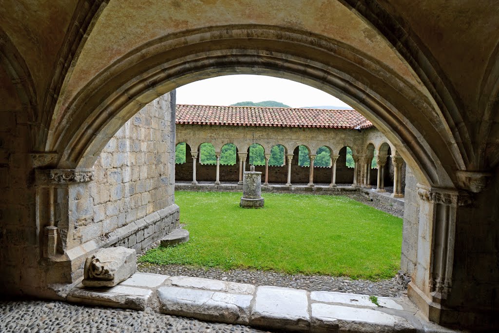 31510 Saint-Bertrand-de-Comminges, France by ENRICO ZUK