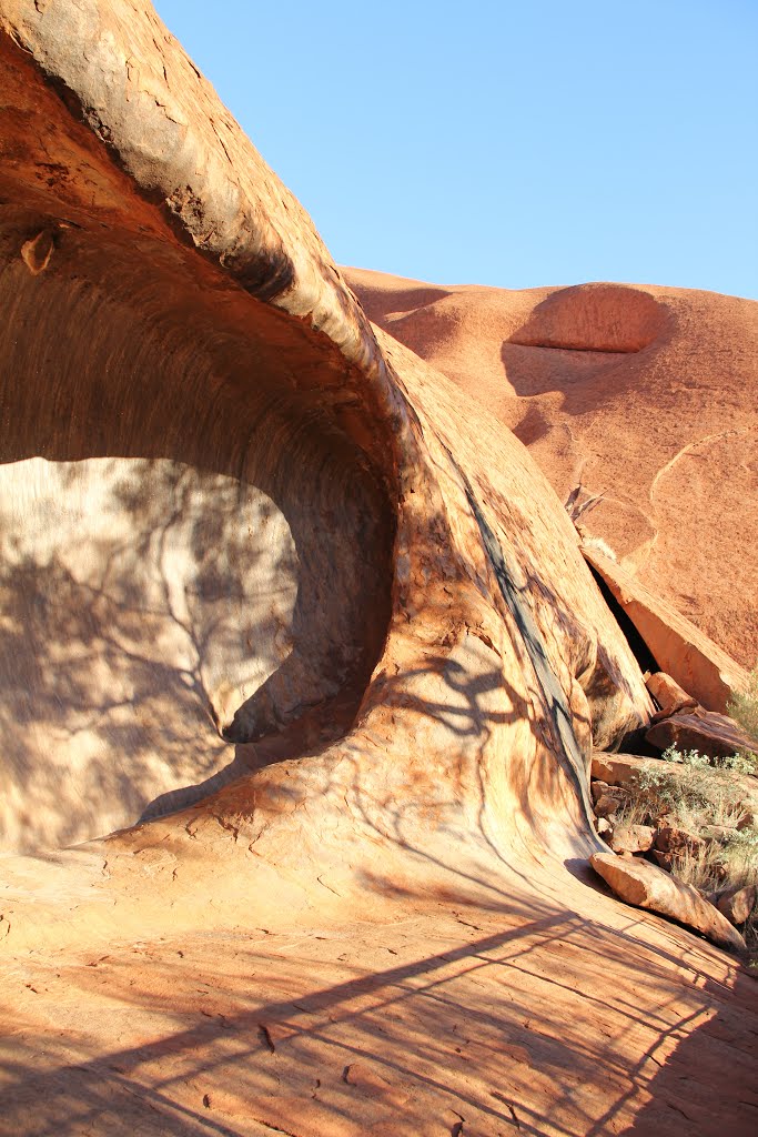 Uluru-2015t.jpg by James Popple