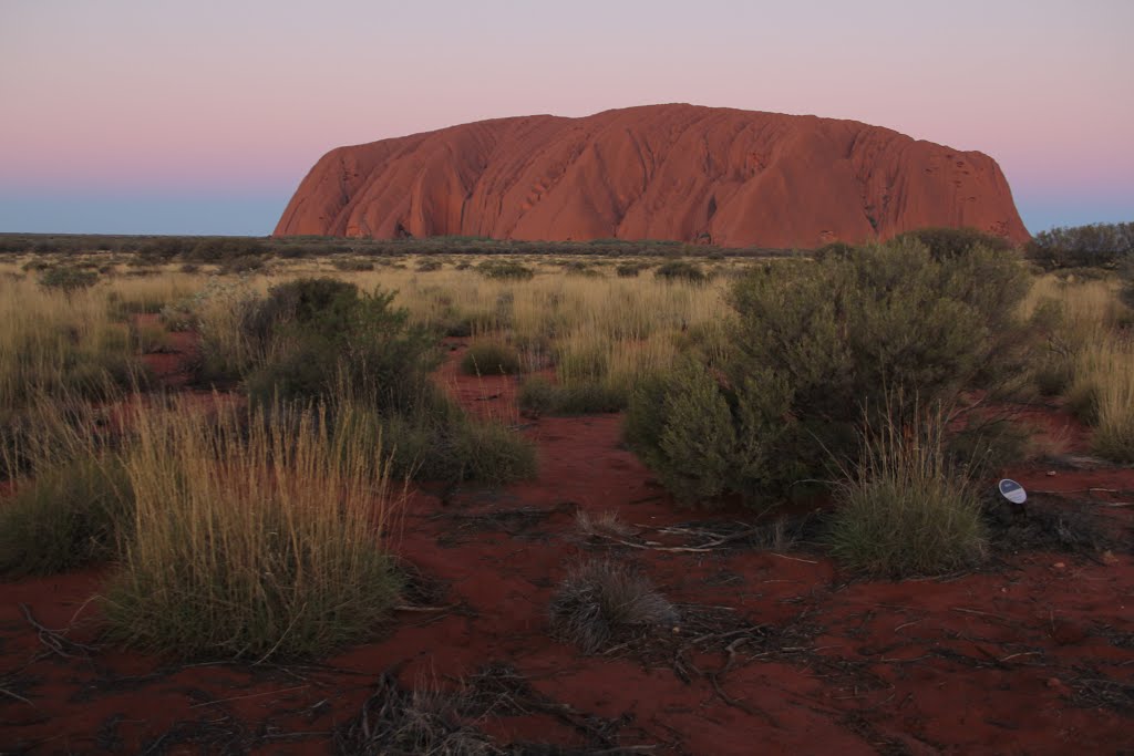 Uluru-2015zo.jpg by James Popple