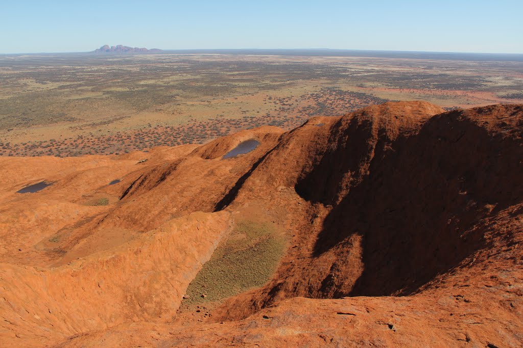 Uluru-2015zzc.jpg by James Popple