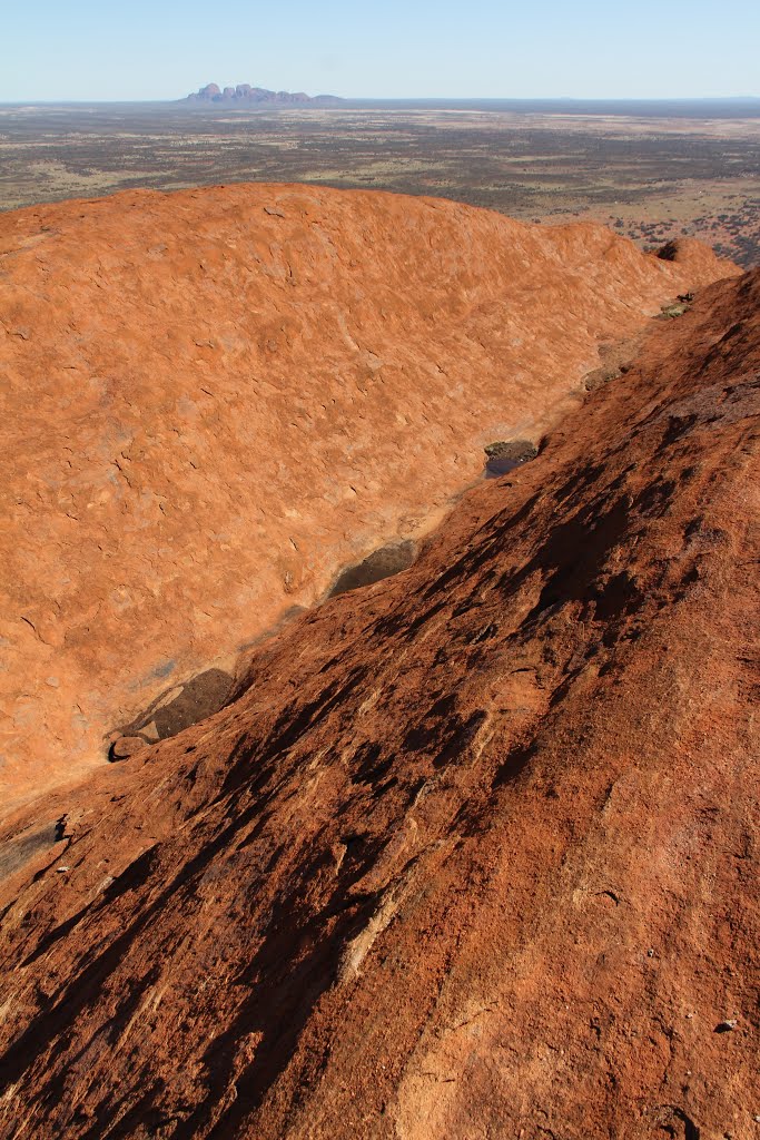 Uluru-2015zzw.jpg by James Popple