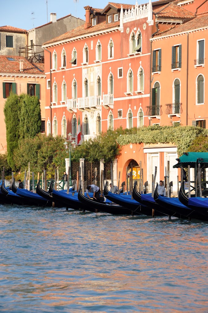 Le long du Grand Canal by prof