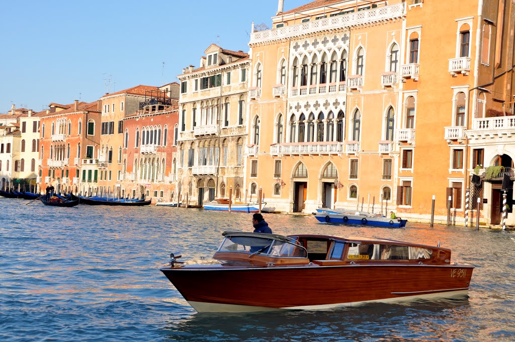 Le long du Grand Canal by prof