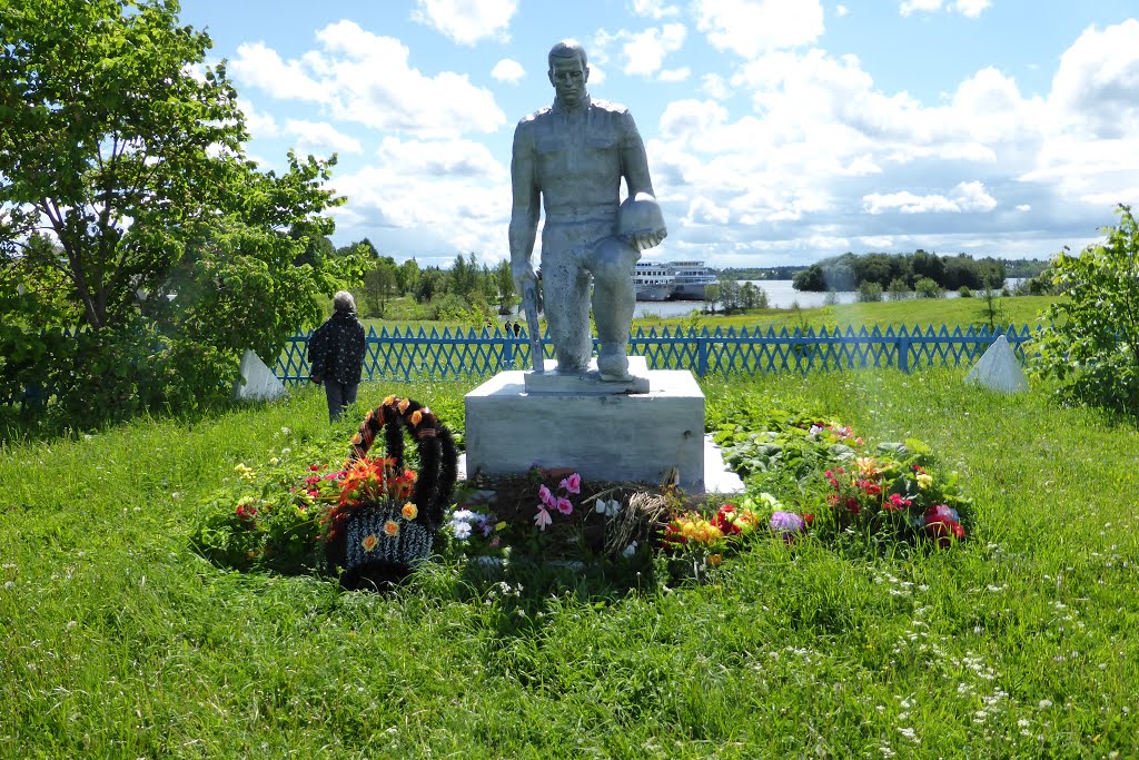 Goritsy, Vologodskaya oblast', Russia, 161107 by John Alcock