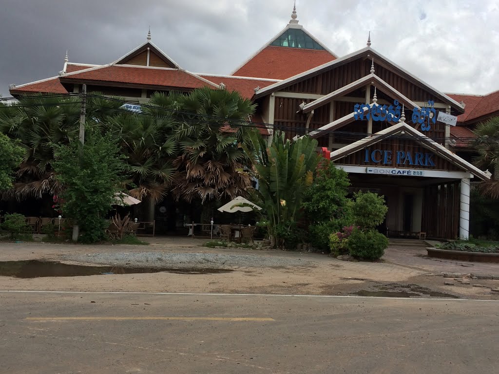 Sangkat Svay Dangkum, Krong Siem Reap, Cambodia by Felix EDS