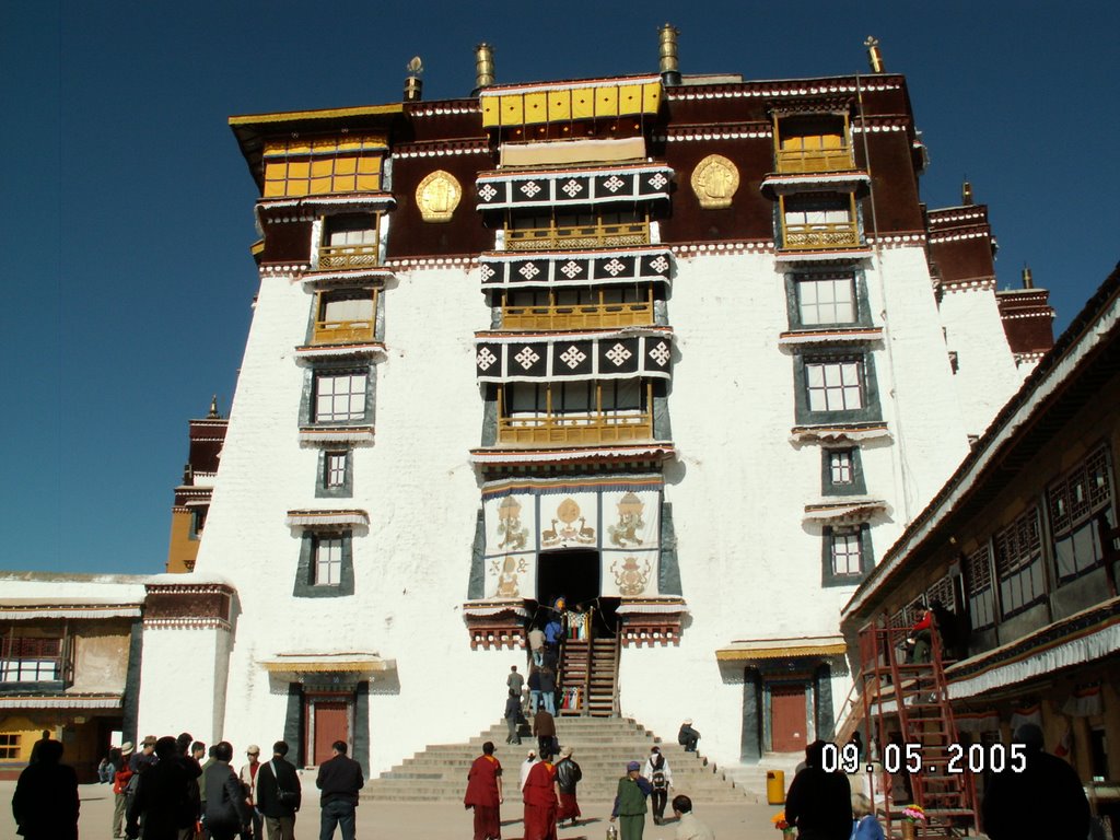 Chengguan, Lhasa, Tibet, China by Norbert Burgener