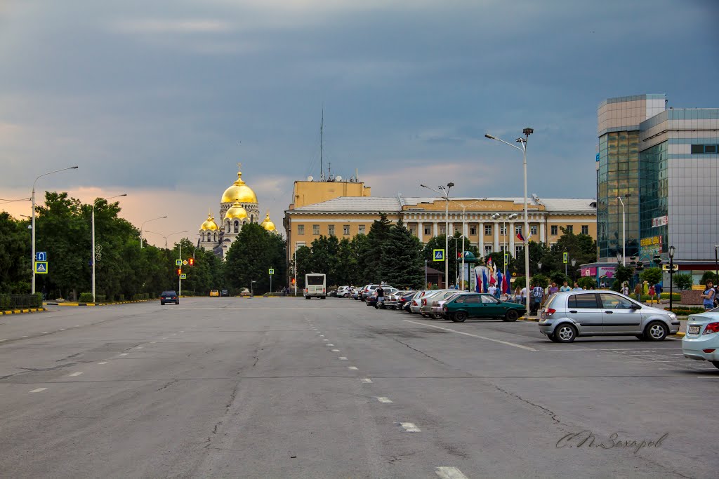 Проспект Платова площадб перед мэрией. Июнь 2015 г. Фото С.П.Захарова. by Сергей Захаров