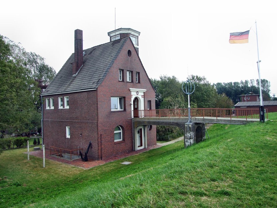 Emden - Lotsenhaus by scho