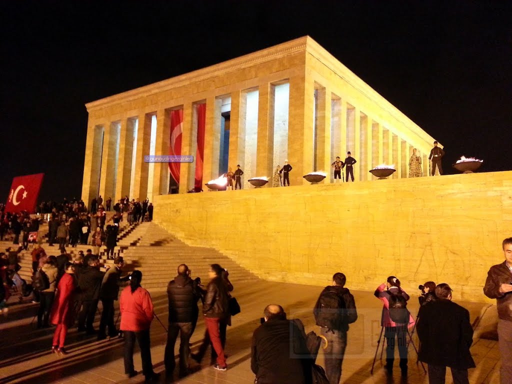 Anıtkabir gece 10 Kasım 2014 by Gunaydin Gezginler C…