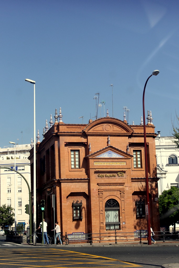 SEVILLA (ANDALUCÍA) ANTIGUO PABELLÓN DE LA ASOCIACIÓN SEVILLANA DE LA CARIDAD, DEL AÑO 1.914 by JOSE LUIS OROÑEZ