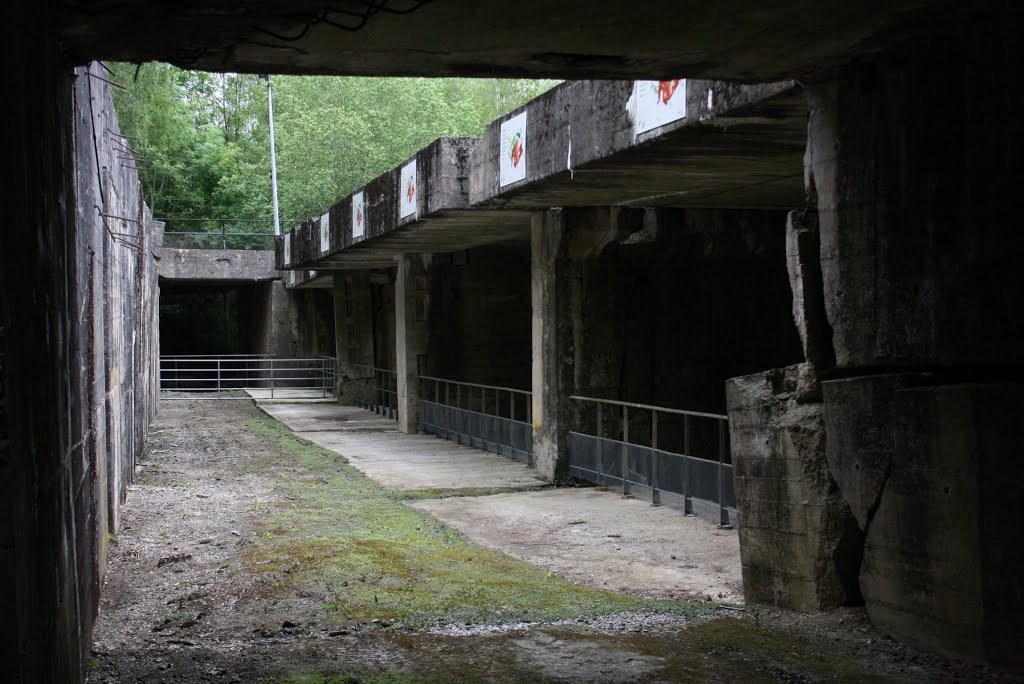 *Éperlecques: Blockhaus d'Éperlecques, stockage des V2 by Hans Briaire