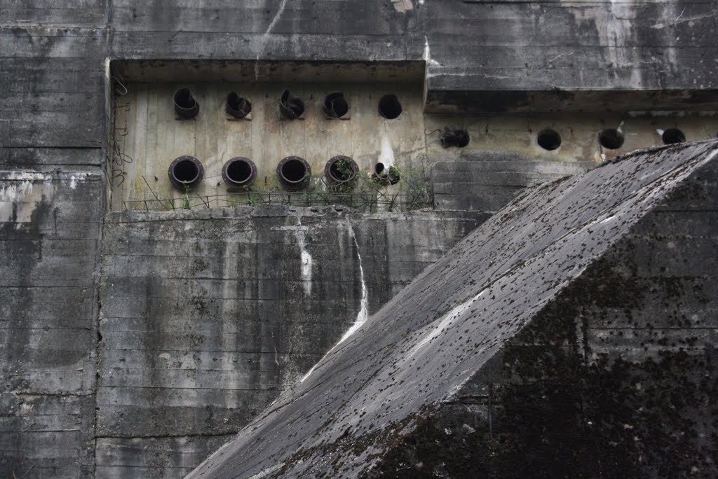 *Éperlecques: Blockhaus d'Éperlecques by Hans Briaire