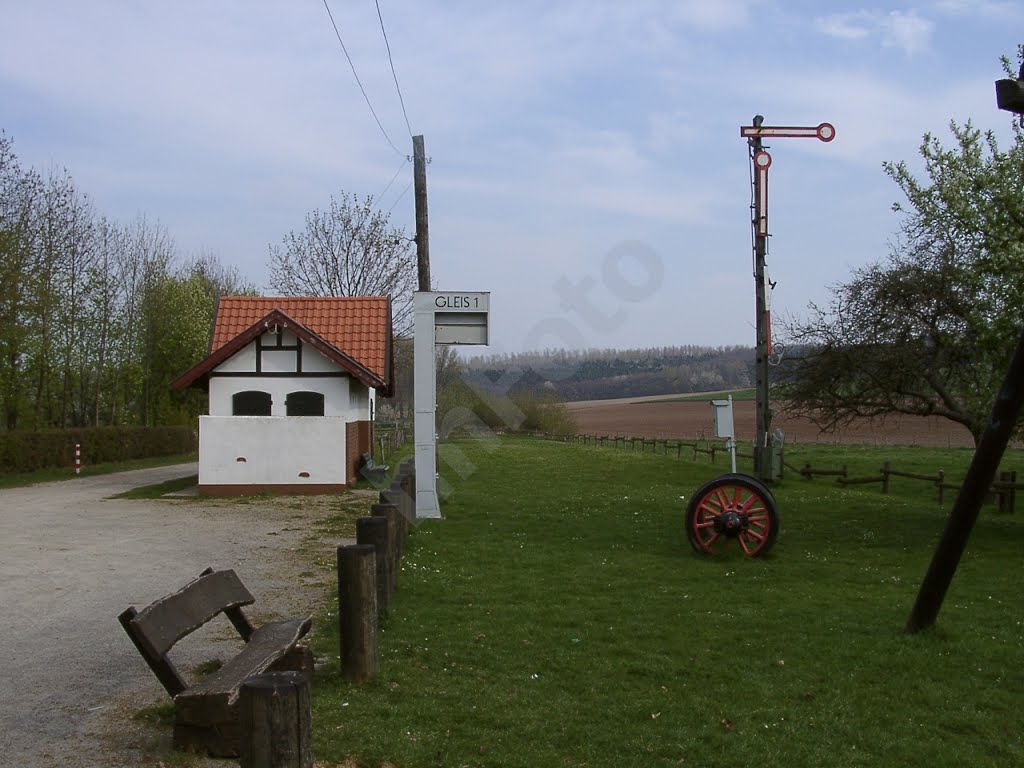 Ehemaliger Bahnhof Embken by Heinz Nieveler